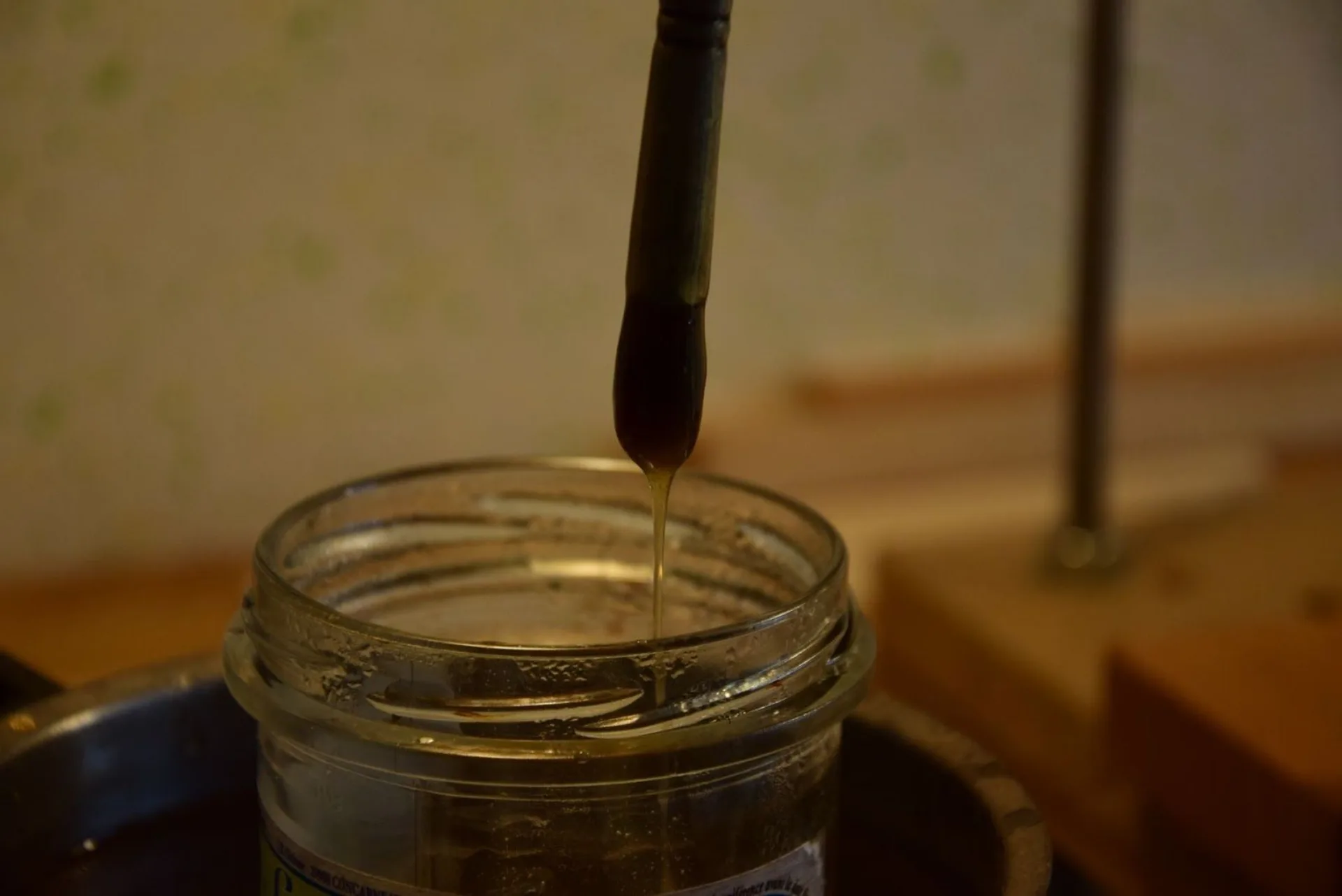 Preparing animal glue — hide glue and bone glue