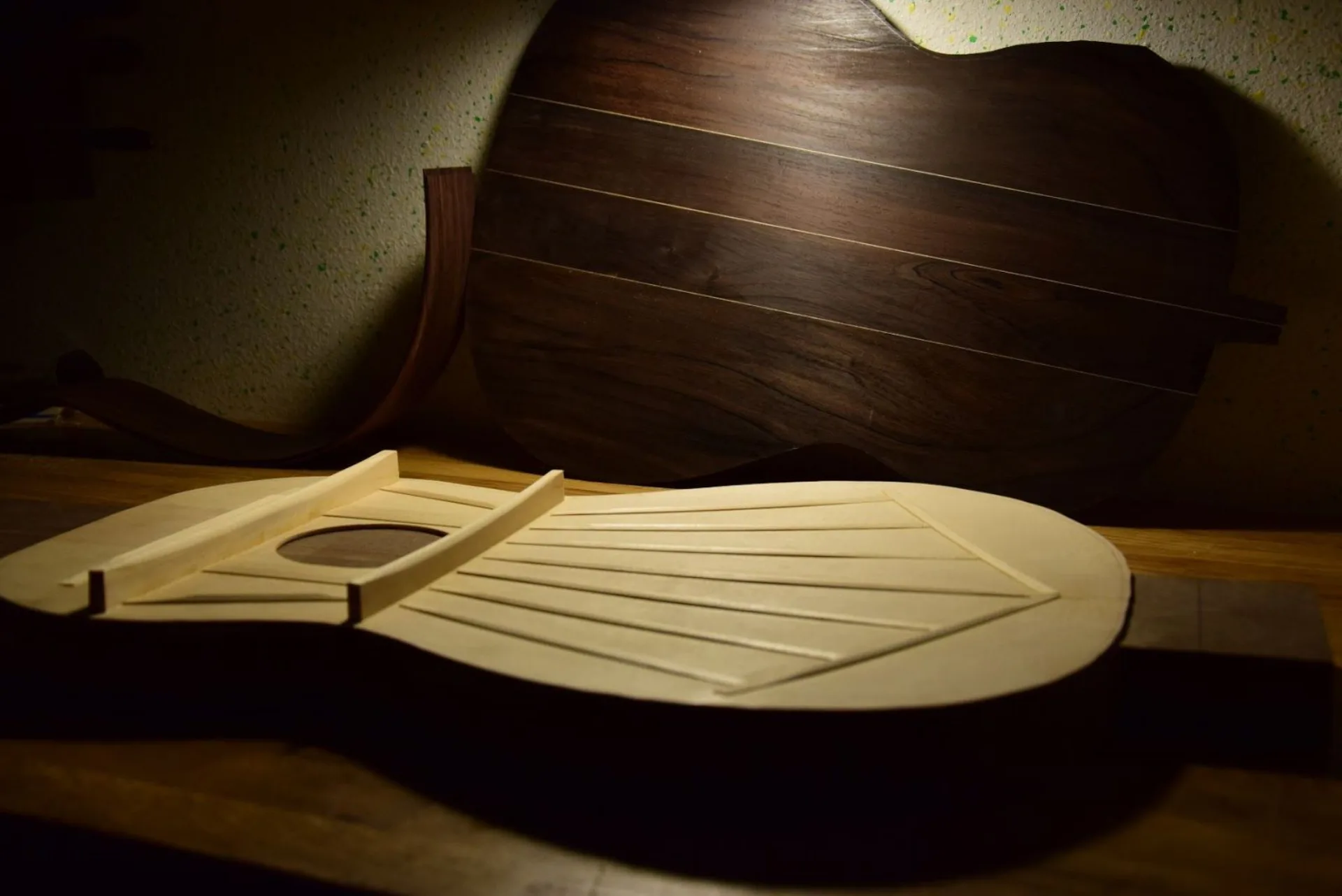 Doming the top — fan bracing glued in the scooped solera