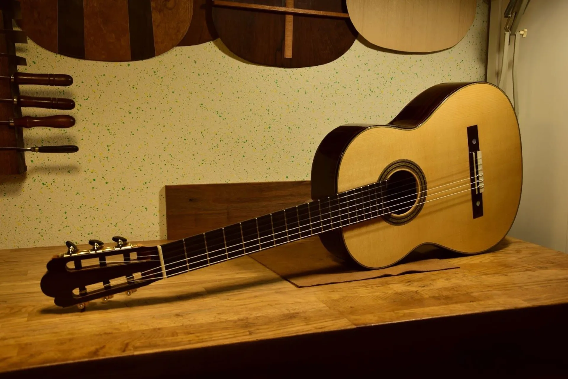 French polish — side view of the finished Torres model