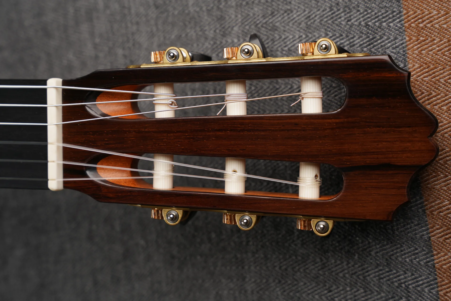 3 to 4 turns of winding are sufficient — excessive winding adds no benefit