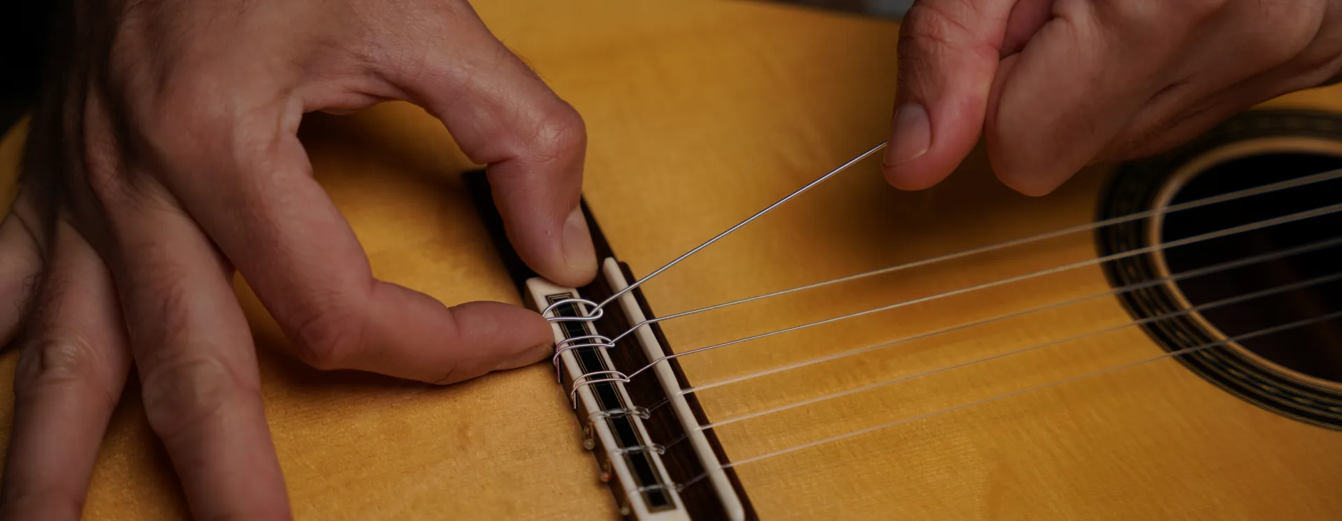 Changing classical guitar strings