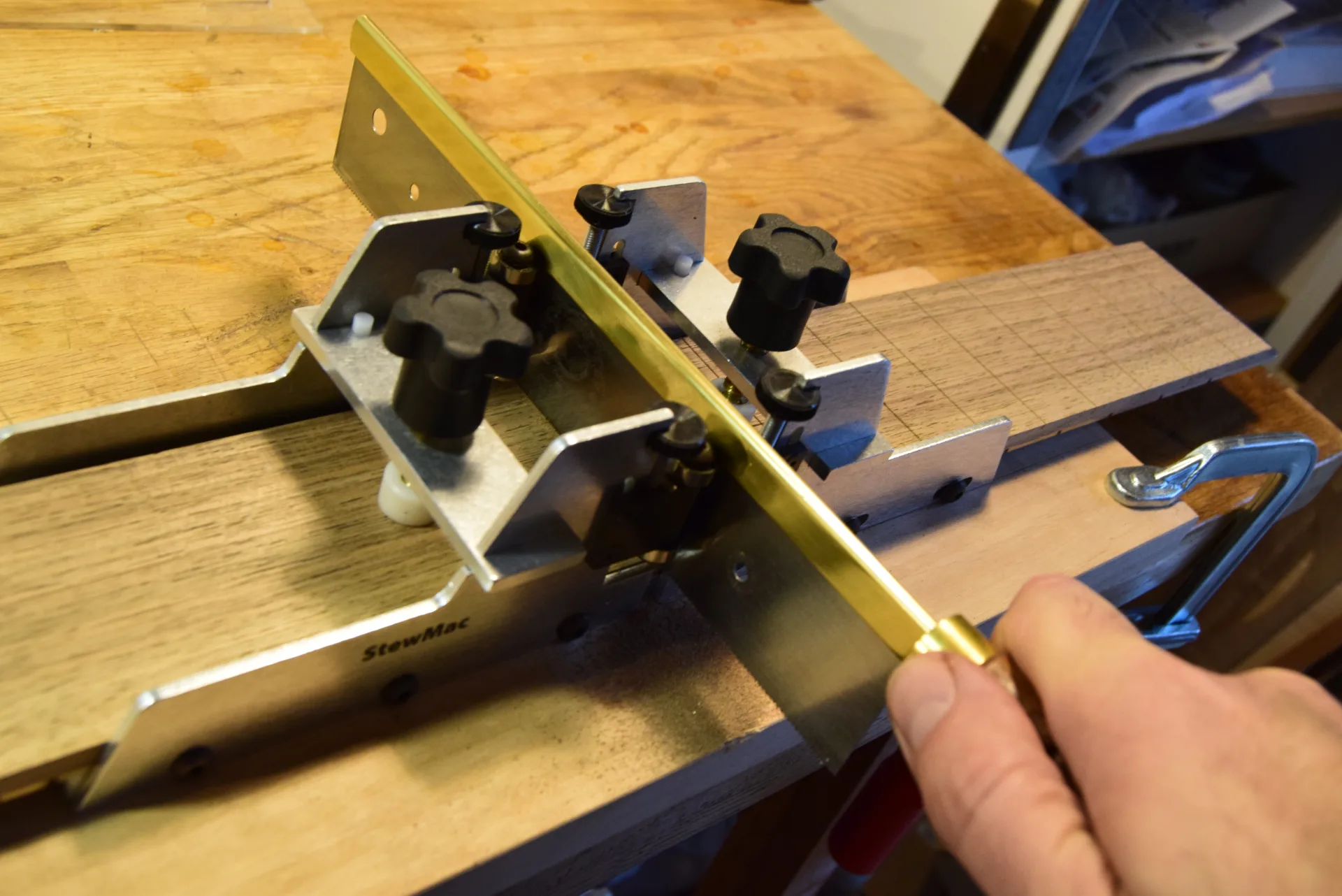 Fret spacing template from a specialized manufacturer — calculating by hand leads to inaccuracies